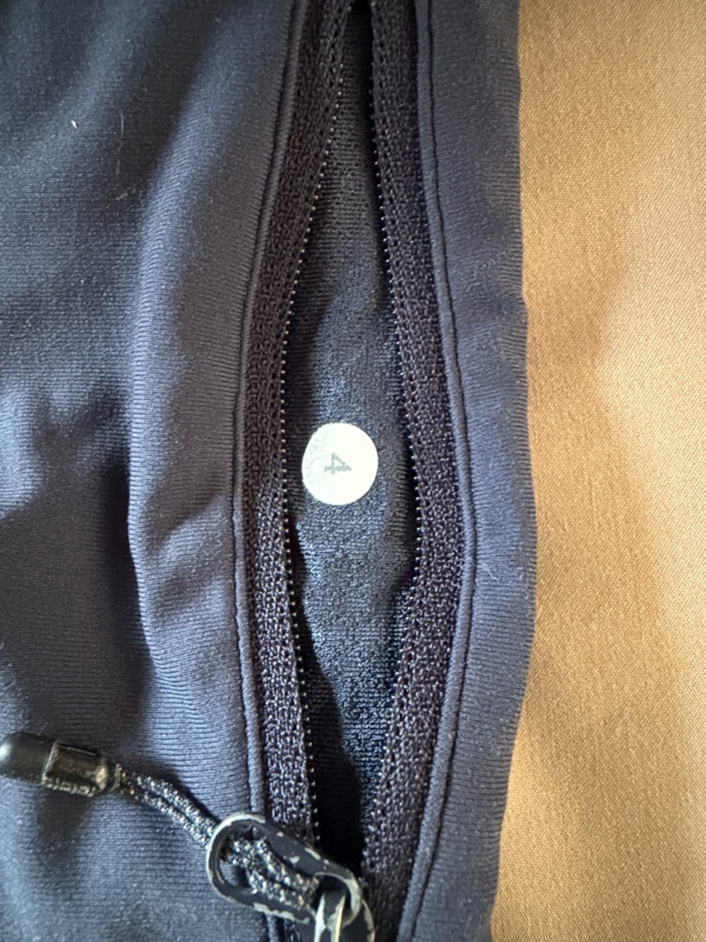 Women’s Lululemon speed up shorts size 4, 2.5 inch length Navy/gray - Picture 3 of 3